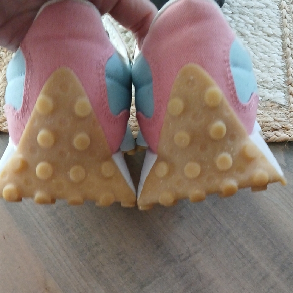 New Balance Women's Pink, Blue, and Tan Sneakers - Picture 3 of 8